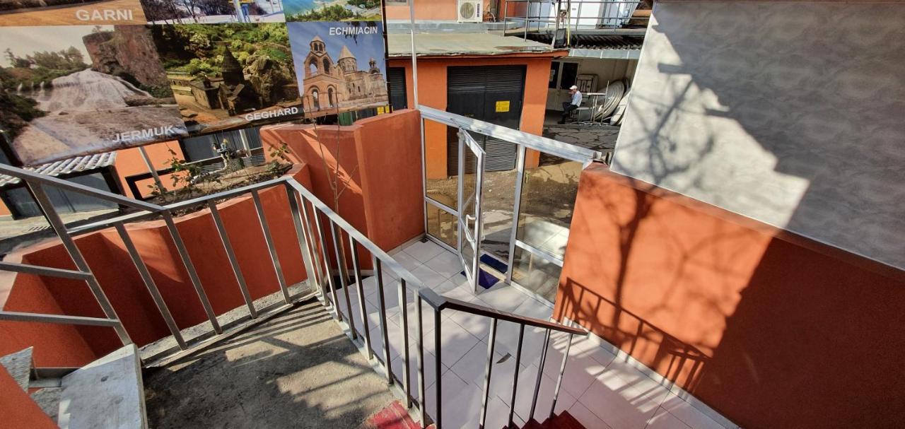 Tempus Hotel-Hostel Yerevan Exterior foto